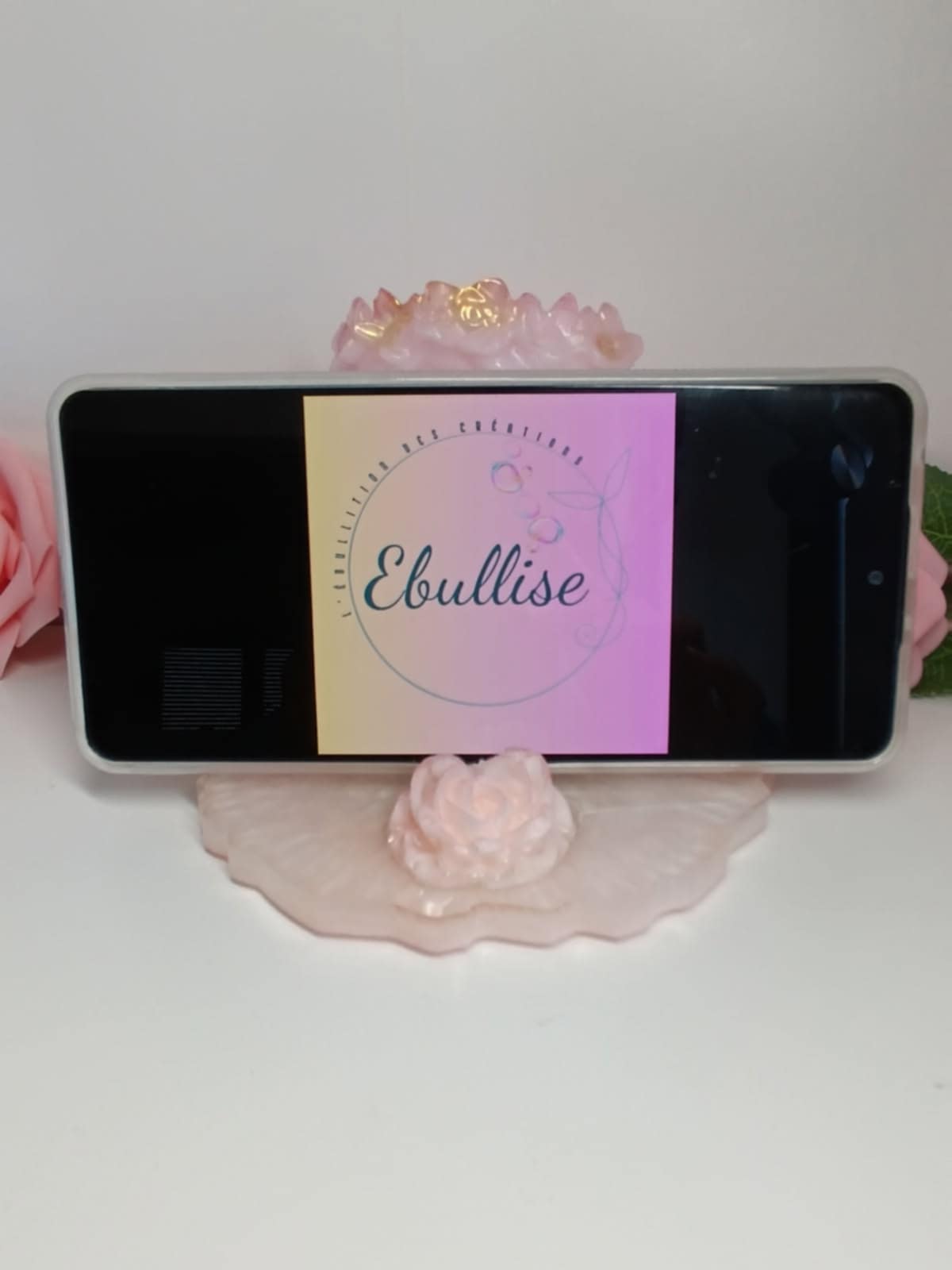 Porte téléphone femme fleurie