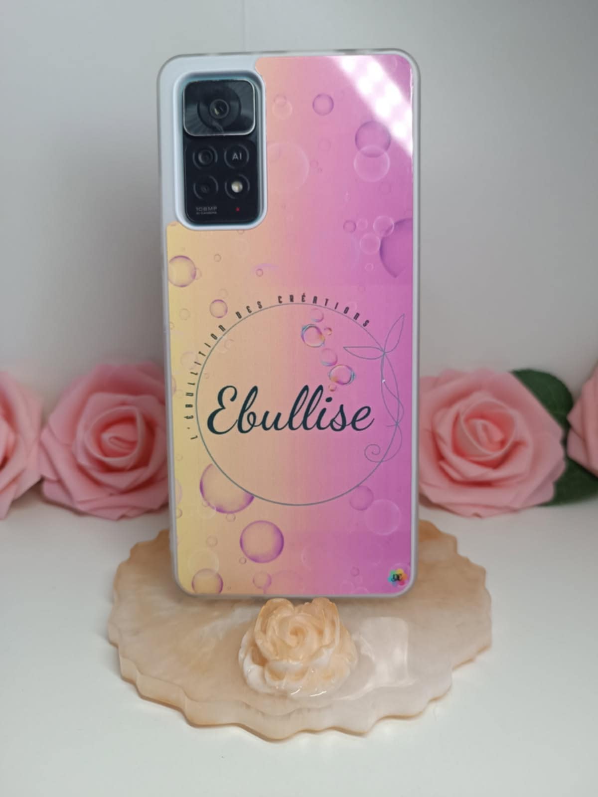Porte téléphone femme fleurie