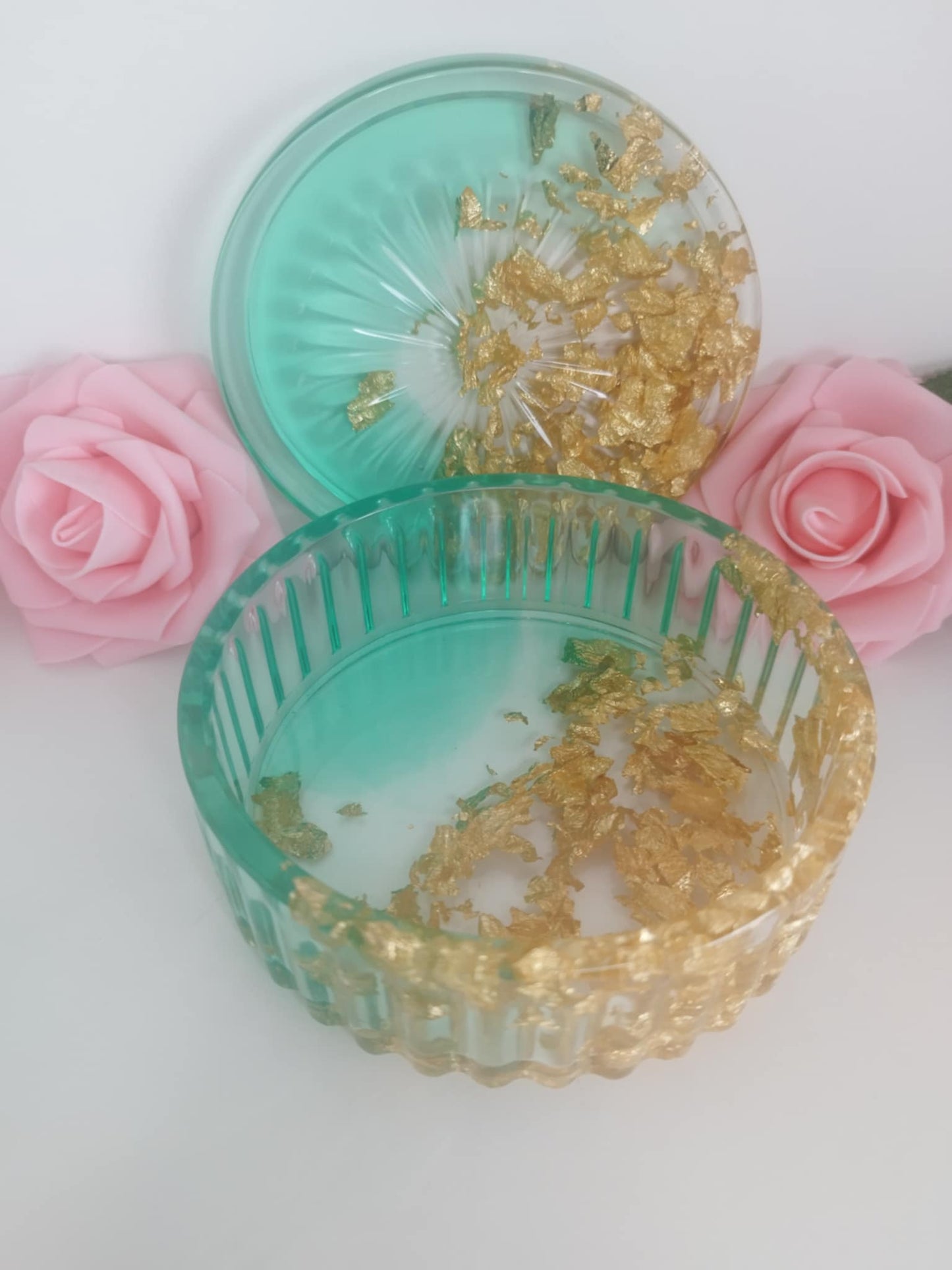 Boite rosace verte transparente et feuille d'or