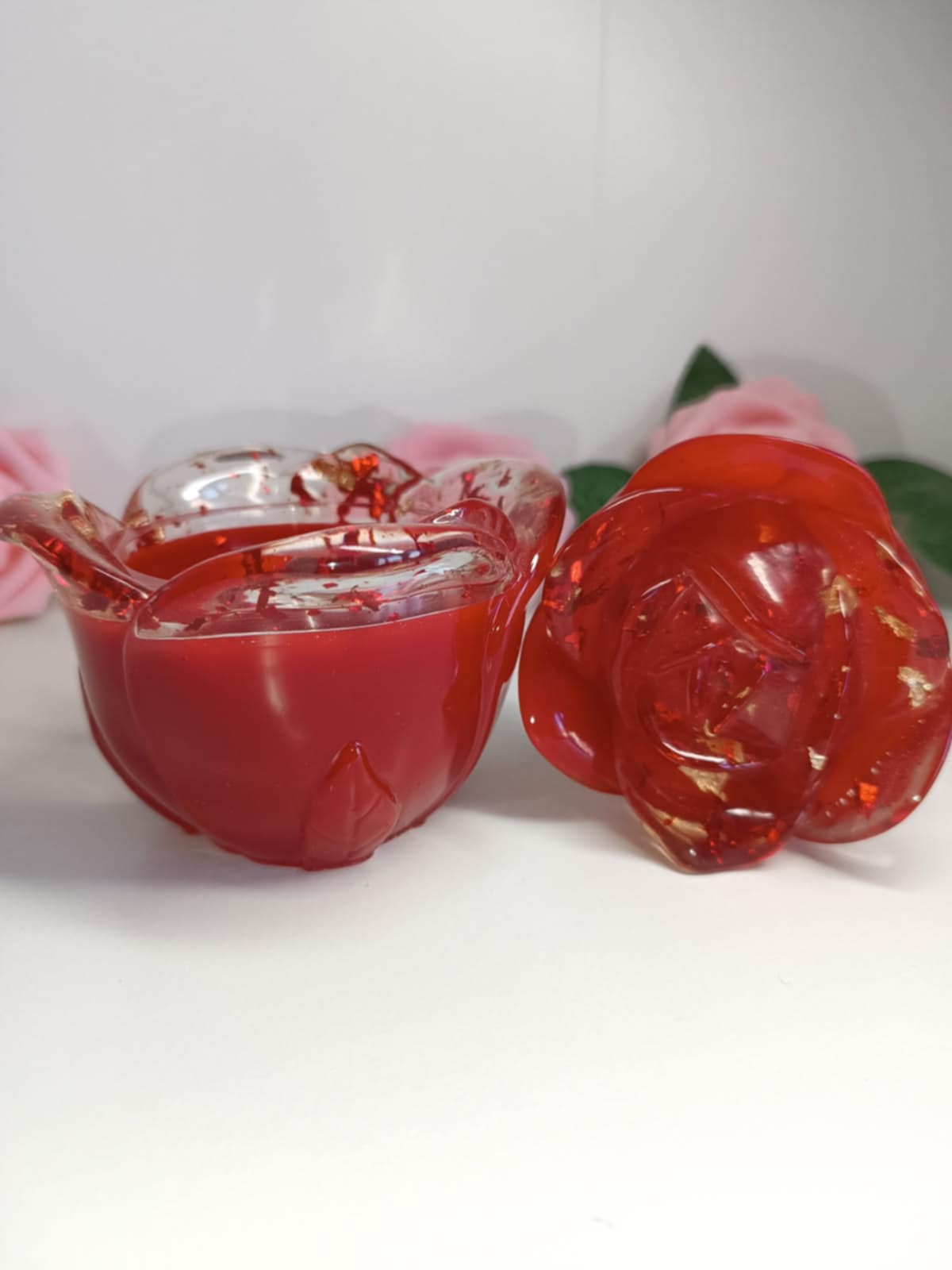 Boîte rose à bijoux rouge et feuilles d'or