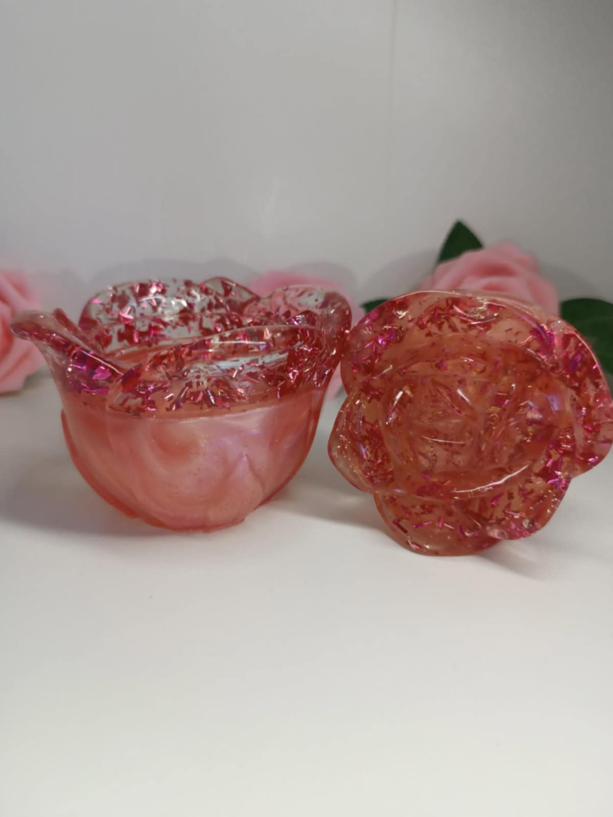 Boîte rose à bijoux rose et feuilles d'or rose