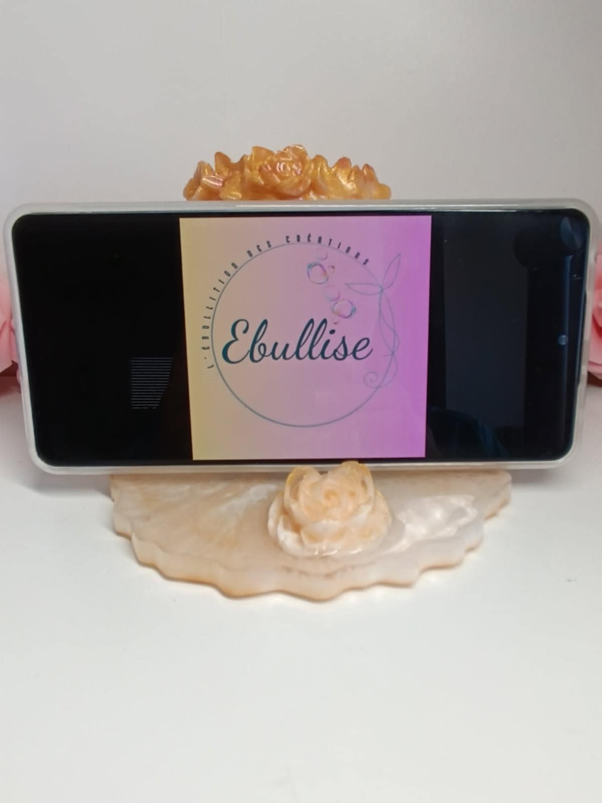 Porte téléphone femme fleurie