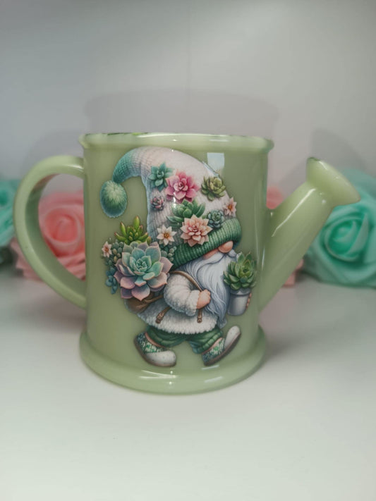 arrosoir et son petit gnome et ses succulentes