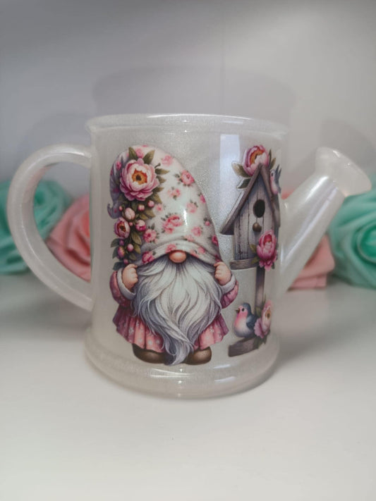 arrosoiret son petit gnome fleuri