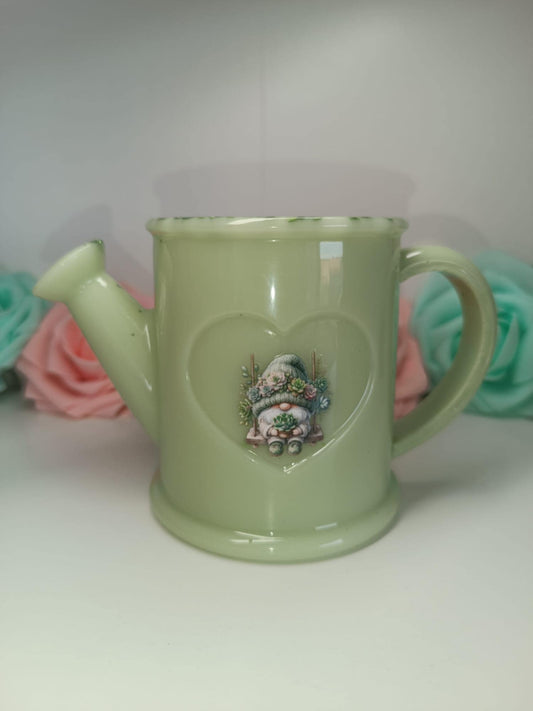 arrosoir et son petit gnome et ses succulentes